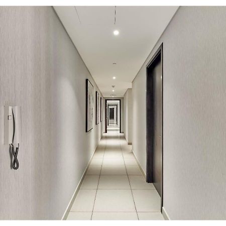 Appartamento Bnbme - Boulevard Heights Dubai Esterno foto