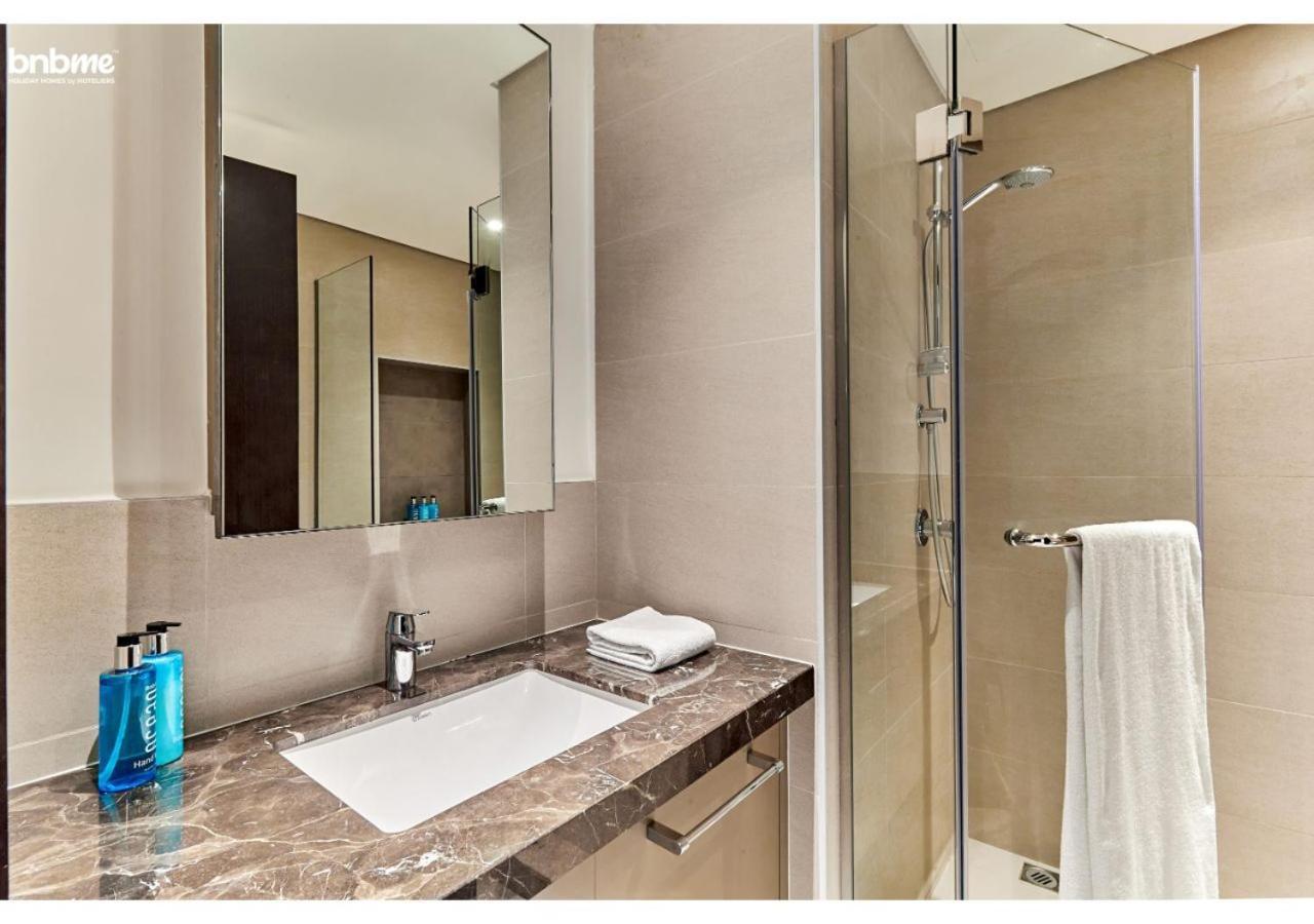 Appartamento Bnbme - Boulevard Heights Dubai Esterno foto