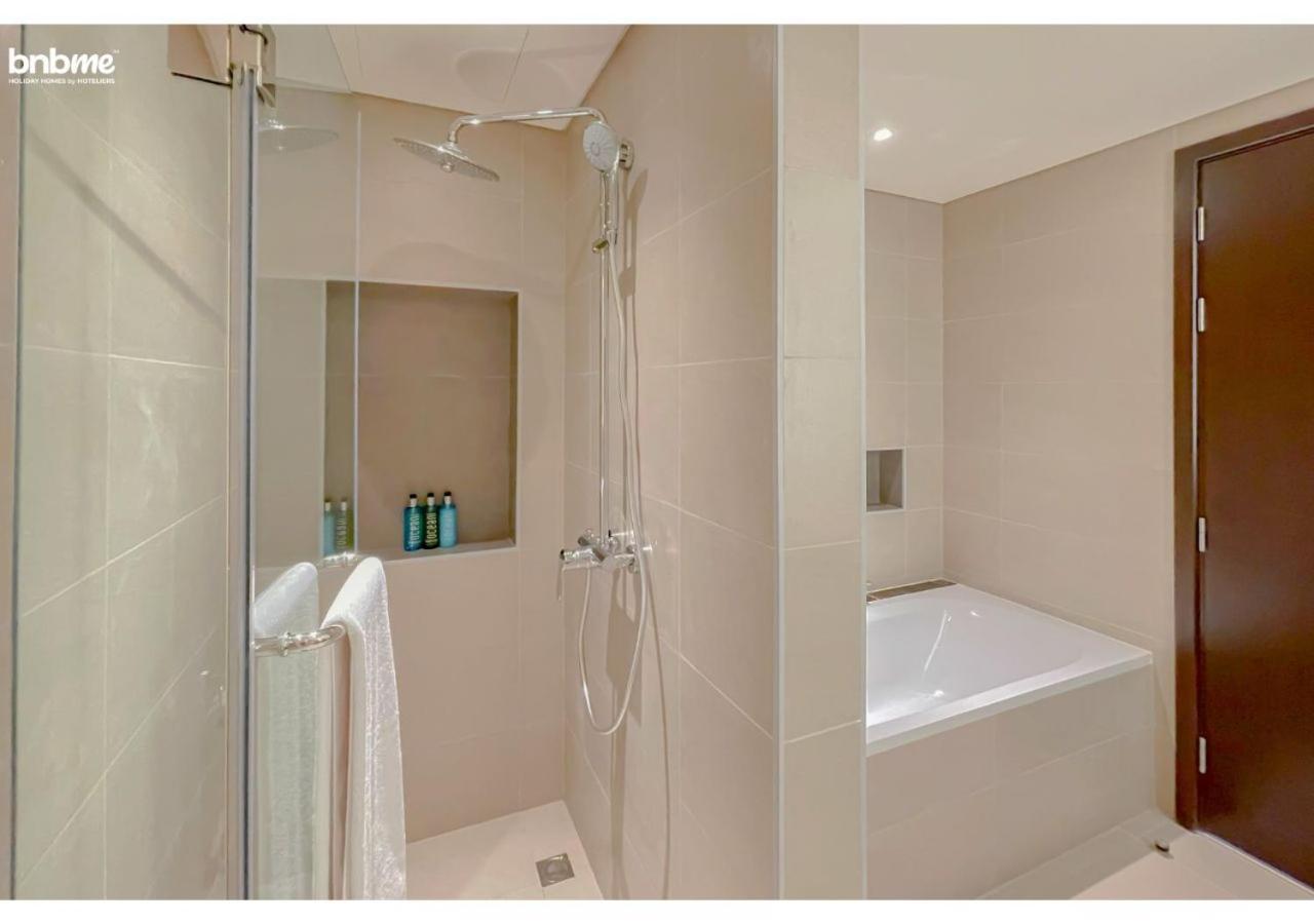 Appartamento Bnbme - Boulevard Heights Dubai Esterno foto