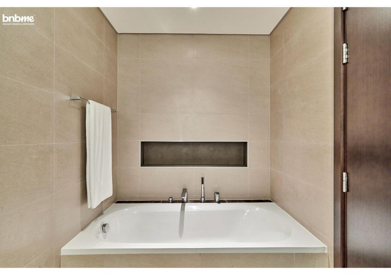 Appartamento Bnbme - Boulevard Heights Dubai Esterno foto